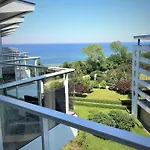 6 Pietro Seaside Apartment