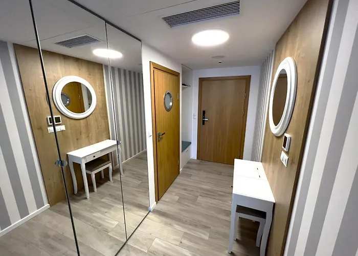 6 Pietro Seaside Apartment *